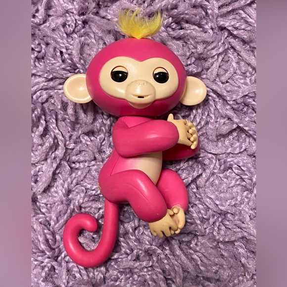 Fingerlings - Interactive Baby Monkey - Bella & - Picture 3 of 17